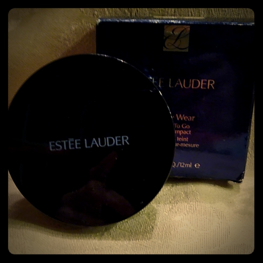 Estee Lauder Liquid Compact